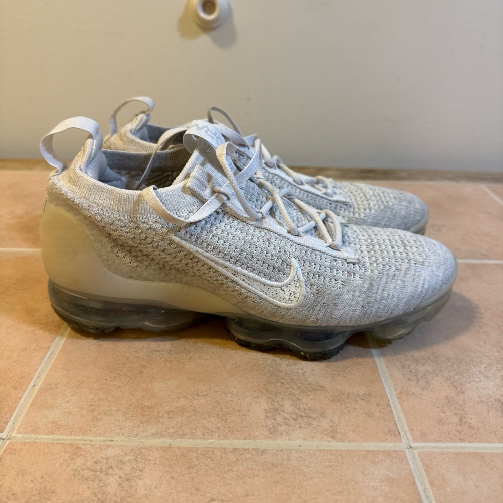 Nike Air Vapormax Flyknit ‘Phantom Silver’  Womens Sz 9 Running Shoes